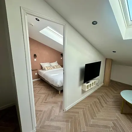 Moon Apartment *
